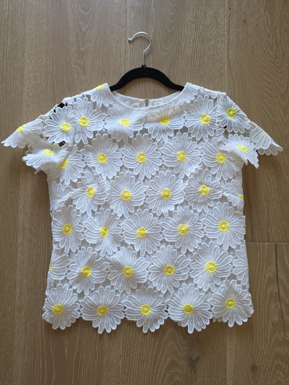 Rachel Parcell White Daisy Crochet Top with Yellow Centers